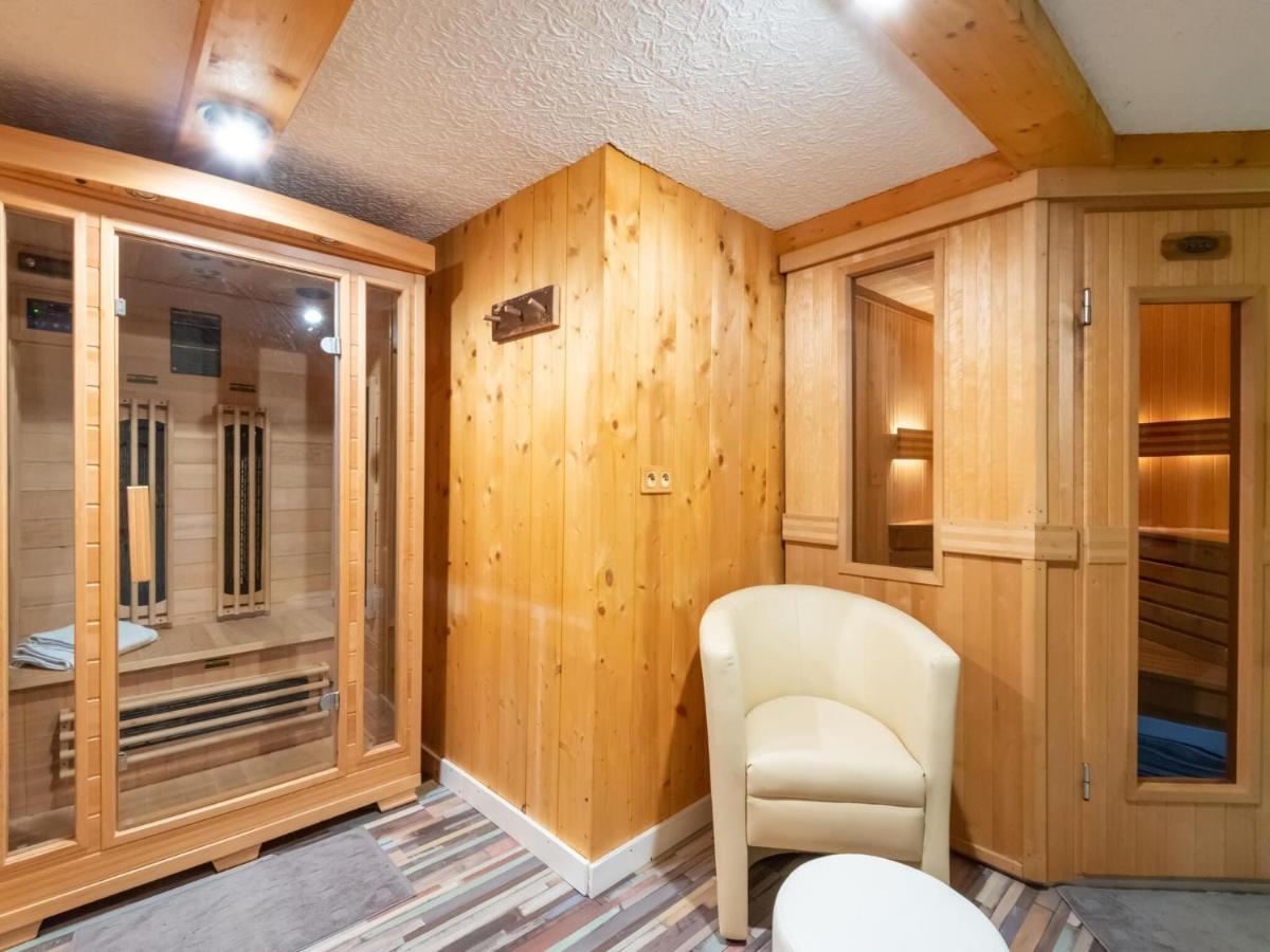In With A Shared Sauna *